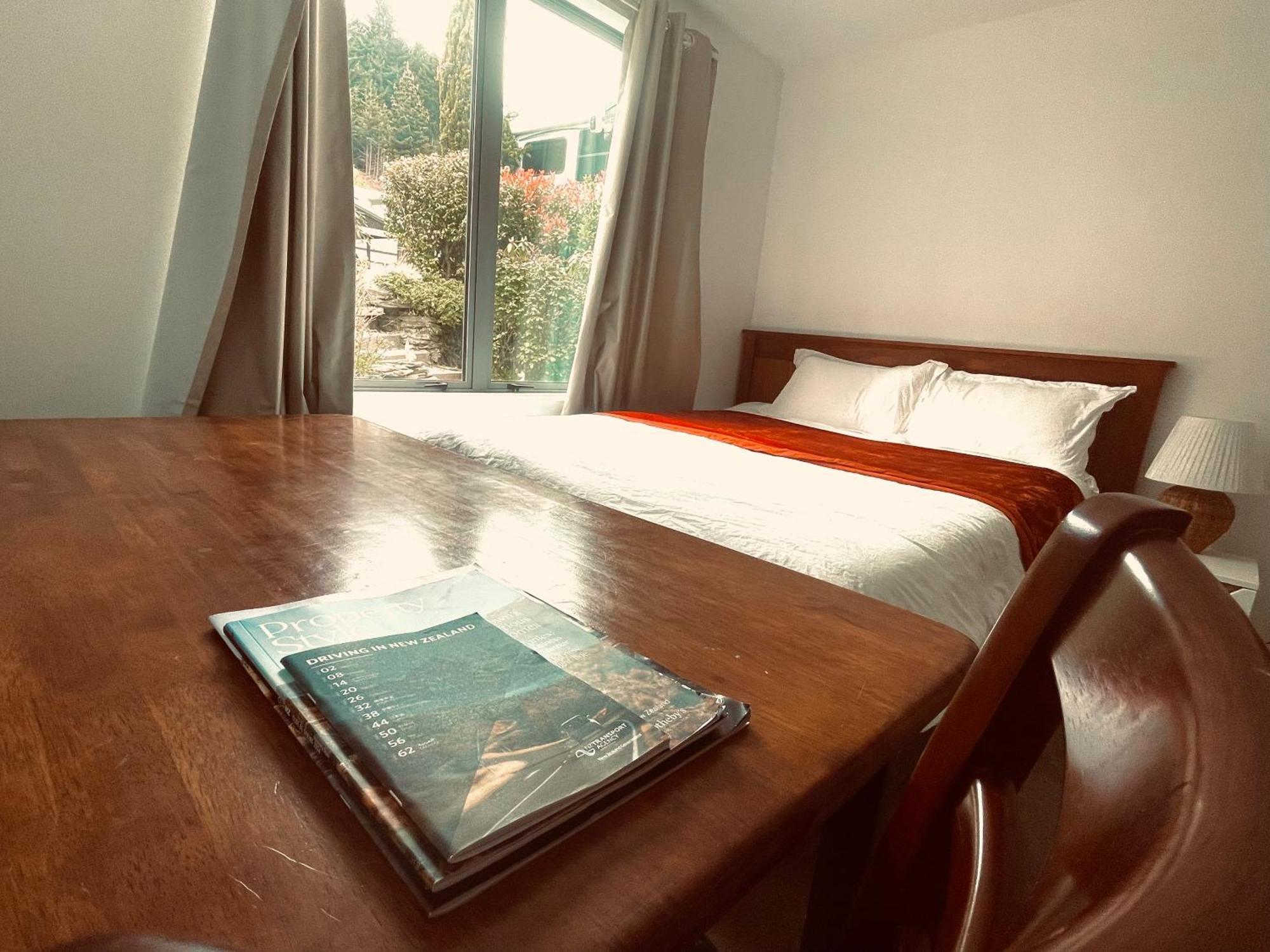 Ming'S Lakeside Goldleaf Suites Queenstown Exterior foto