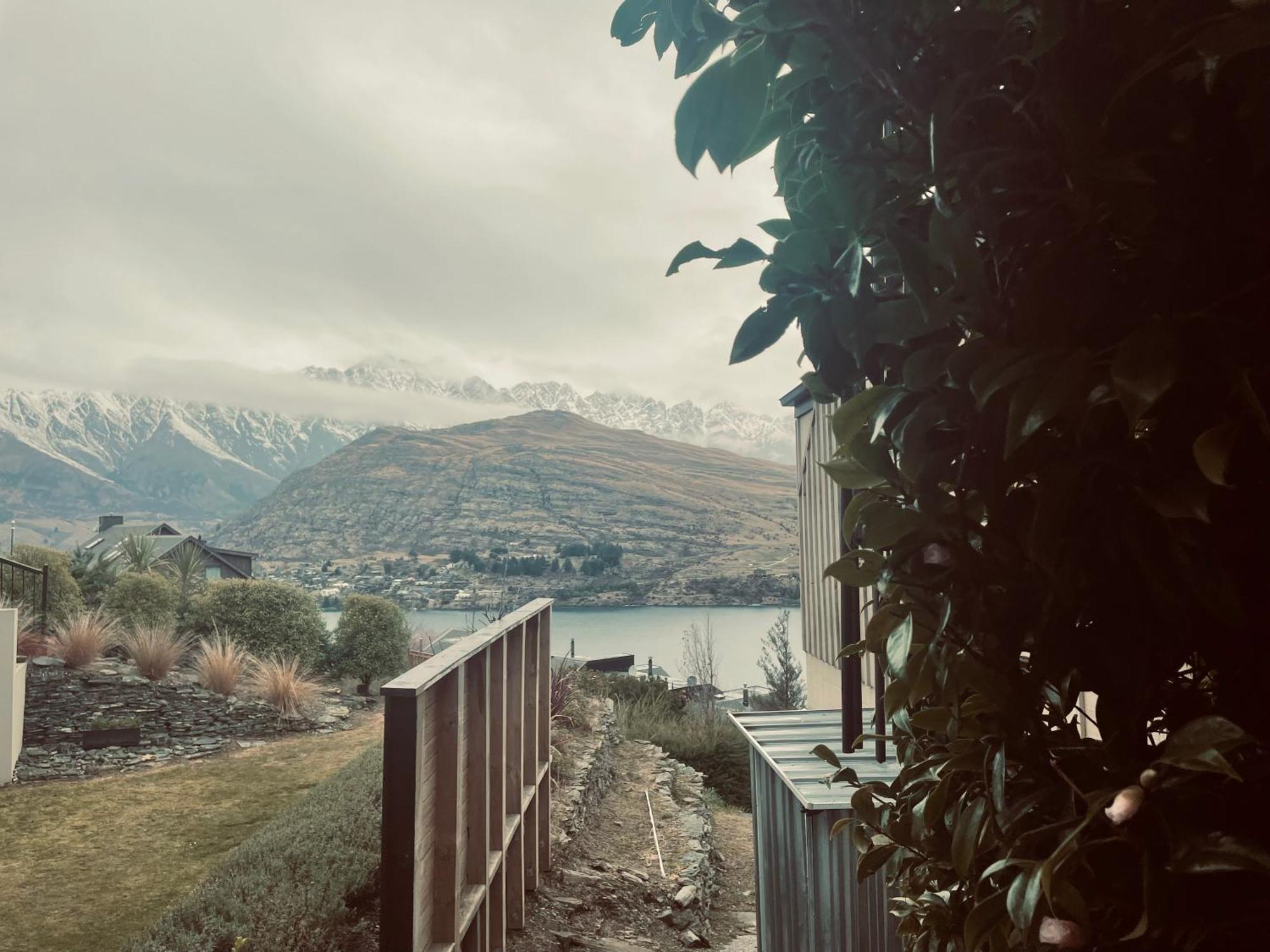 Ming'S Lakeside Goldleaf Suites Queenstown Exterior foto